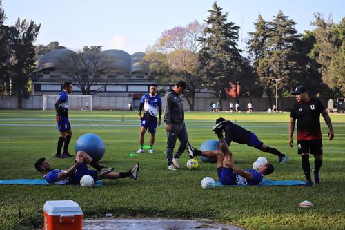 El equipo de Primera División entrenando en el Estadio de la Revolución. (Foto: Club de Fútbol Universidad)