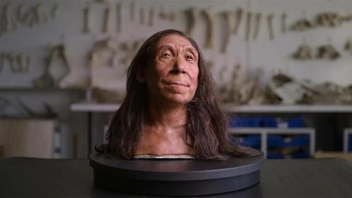 Los arqueólogos han reconstruido el rostro de una mujer neandertal que vivió hace 75 mil años en la cueva de Kurdistan.
