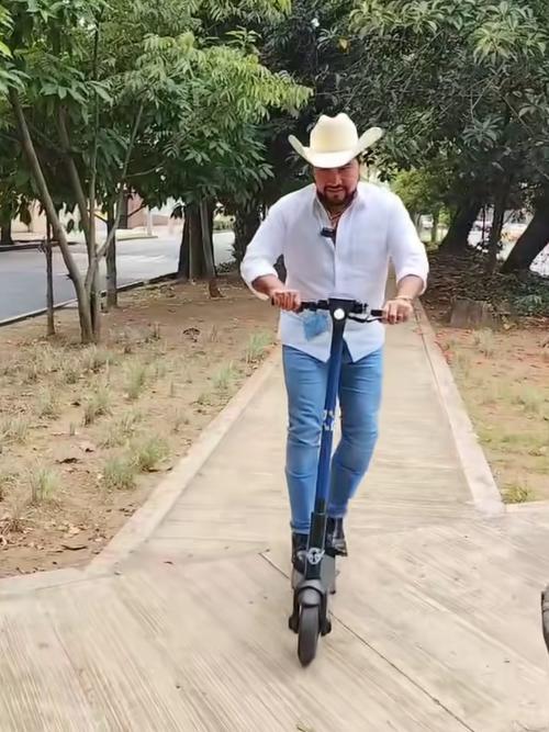 Tal como ha ocurrido en ocasiones anteriores, Rudy Guzmán apareció imitando al alcalde mixqueño, Neto Bran. (Foto: Captura de pantalla)