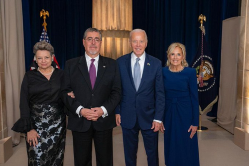 El presidente Bernardo Arévalo y la primera dama, Lucrecia Peinado, junto al presidente Joe Biden y su esposa Jill Biden. (Foto: Bernardo Arévalo "X")