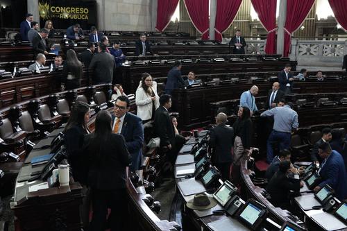 Este era el panorama en el hemiciclo parlamentario, en uno de los momentos del juicio político. (Foto: Wilder López/Soy502)