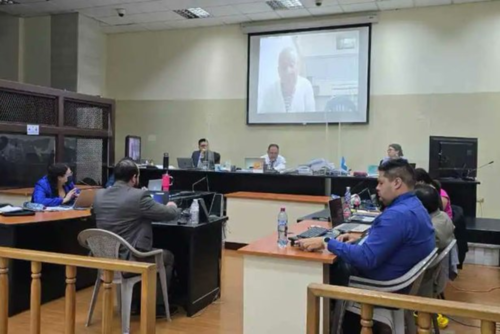 Lucas García estuvo presente en la audiencia por videoconferencia desde el hospital militar donde se encuentra internado. (Foto: La Hora)