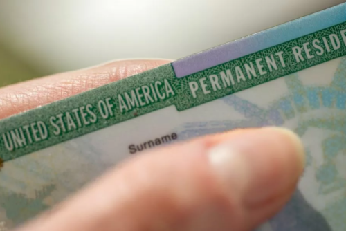 La Green Card tiene una validez de 10 años. Antes de que expire, se puede solicitar la renovación de la tarjeta o la ciudadanía. (Foto Ilustrativa) 