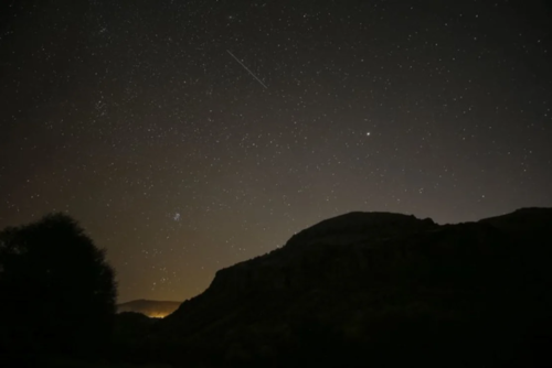 Meteorito de las Leónidas cruzando el cielo sobre Ankara, Turquía, en 2020. (Foto: Getty Images)
