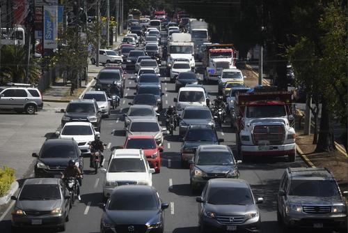 El tránsito en la ciudad aumentará estas últimas semanas. (Foto: archivo/Soy502)