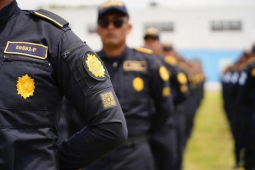 Según el Ministerio de Finanzas, el incremento presupuestario al Mingob permitirá la contratación de mil nuevos agentes de la PNC e igual cantidad para el Sistema Penitenciario. (Foto: Archivo/Soy502)