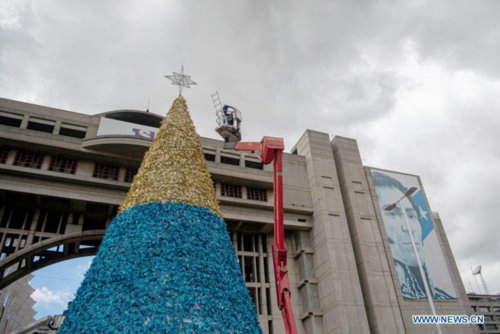 Adornan árbol de Navidad en centro de Caracas, Venezuela (Foto: Spanish Xinhuanet)