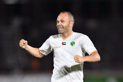 Iniesta ficho con Emirates Club en 2023 (Foto: Emirates FC)