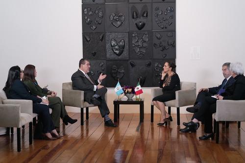 Reunión entre Arévalo y Sheinbaum, en el marco de la toma de posesión de la presidenta mexicana. (Foto: SCSPR/Soy502)