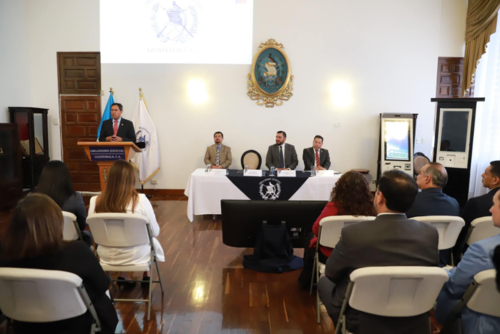 El Magistrado Oscar Cruz en su discurso (Foto: Organismo Judicial/Facebook)