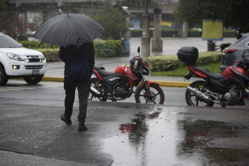 Tomar precauciÃ³n mientras conduce por deslizamientos y daÃ±os en la red vial (Foto: Soy502/Archivo)