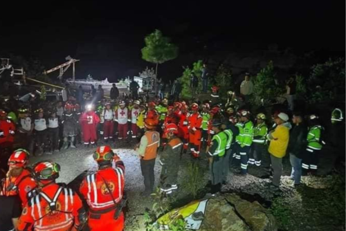 Las brigadas de rescate lograron llegar a un acuerdo con la comunidad para seguir trabajando en la búsqueda de los cuerpos soterrados. (Foto: Redes Sociales)
