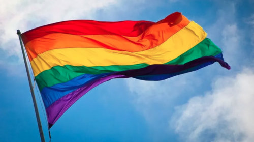 La bandera LGBT es una bandera multicolor, que simboliza los movimientos de las orientaciones sexuales e identidades de género. (Foto: Redes Sociales)