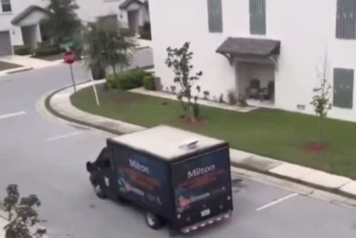 El vehículo del vídeo fue visto en Port Richey, Florida (Foto: X9