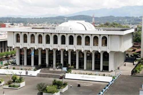 La solicitud incluía una revisión y nivelación salarial acorde a las capacidades financieras de la institución (Foto: Soy502/Archivo)

