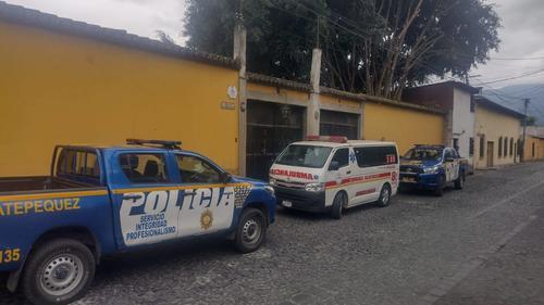 Bomberos y policías constataron la muerte del turista. (Foto: RR. SS.)