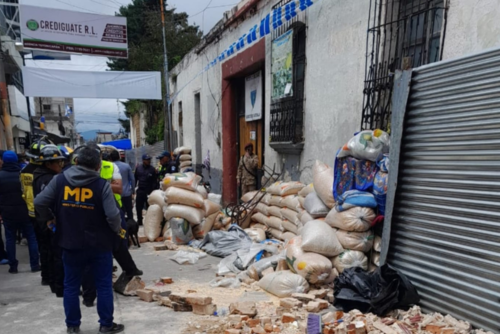 La herida es una mujer que tiene seis meses de embarazo y fue llevada hacia un centro asistencial. (Foto: Bomberos Municipales Departamentales)