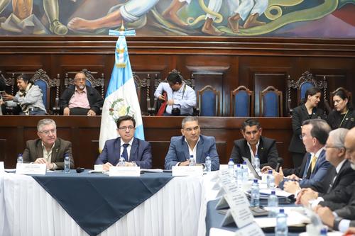 Diputados de la Comisión de Finanzas ya escucharon a autoridades del Banco de Guatemala, entre otras entidades. (Foto: Congreso)