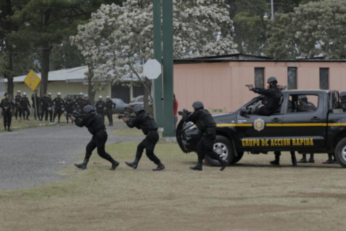 El curso incluye el uso de herramientas policiales, prácticas de tiro en polígonos, defensa personal y acondicionamiento físico (Foto: Archivo/Soy502)