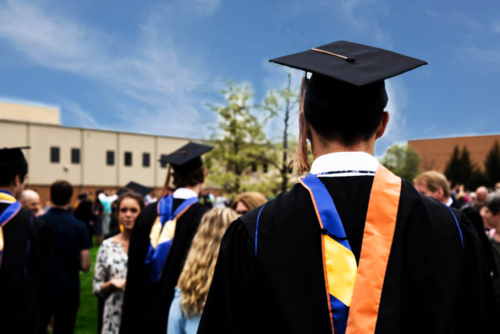 Las becas cubrirán los estudios en universidades privadas del país o del extranjero (Foto: Reuters)

