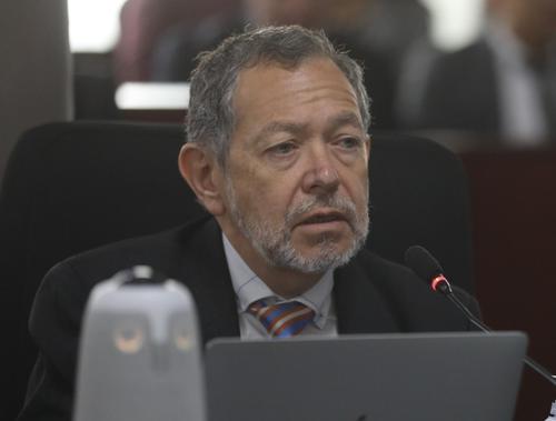 El ministro de Comunicaciones confirmó la información brindada por su equipo, sobre el proyecto de remozamiento del puente. (Foto: Congreso)