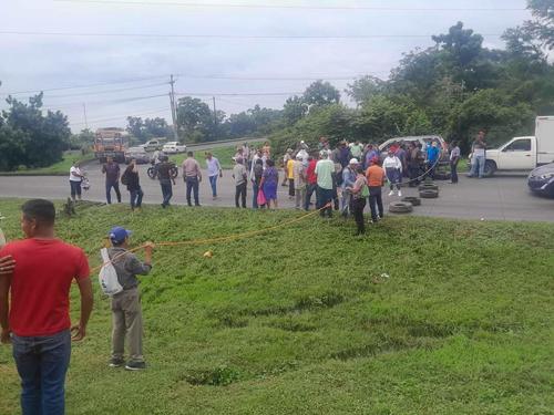 Totalmente cerrado el paso a ruta al Puerto  Quetzal y Puerto  San José (Foto: Captura de pantalla)