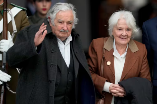 El ex presidente de Uruguay José Mujica, a la derecha, y su esposa Lucía Topolansky (Foto: Redes Sociales)