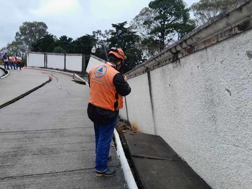 carretera el salvador, muro perimetral, cae muro, residenciales el socorro, guatemala