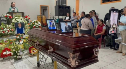 Así fue velado el periodista David Cruz (Foto: Captura de pantalla)