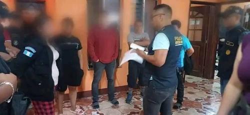 Cuatro agentes de la PNC fueron detenidos por presuntamente participar en la muerte de un canadiense y la desaparición de un guatemalteco. (Foto: PNC)
