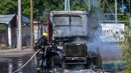 Camión, incendio, explosión