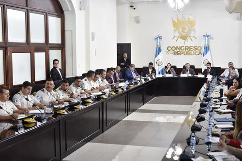 Diputados y autoridades de seguridad discutieron detalles de la iniciativa que busca crear una nueva ley para la PNC. (Foto: Congreso)