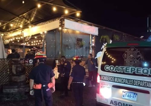 Bomberos municipales departamentales atendieron la emergencia, en las primeras horas de este 21 de septiembre. (Foto: RR. SS.)