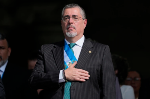 Bernardo Arévalo en la Plaza de la Constitución en la Ciudad de Guatemala. (Foto: Redes Sociales)