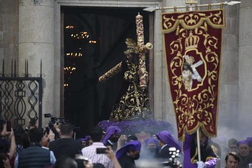 La Semana Santa es Patrimonio de la Humanidad. En la imagen: Jesús Nazareno de los Milagros ingresa a la Catedral Metropolitana. (Foto: Wilder López/Soy502)

