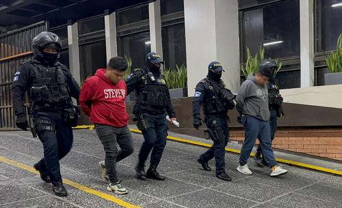 Según la PNC los presuntos robacarros se dedican al hurto y robo de vehículos en las zonas 11 y 12 de la capital, especialmente en horarios de amanecer. (Foto: PNC)