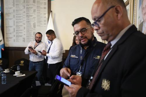 Personal de la Contraloría instruyó a trabajadores del Congreso sobre el nuevo mecanismo de reconocimiento facial. (Foto: Organismo Legislativo)