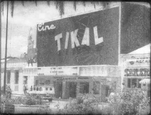 Cine Tikal, zona 1 de Ciudad de Guatemala en 1977. (Foto: recuperada de Facebook/Cultura Histórica Guatemalteca C.A. 