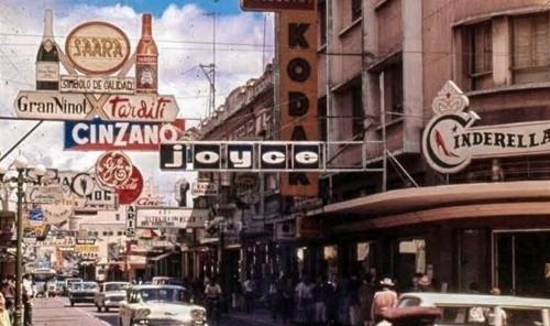 Imagen de antaño de la 11 calle y 6ta. Av. zona 1 de 1961. (Imagen recuperada de Facebok/ Cultura Histórica Guatemalteca C.A.)