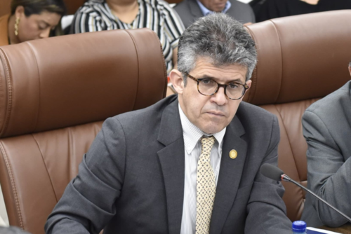 El ministro de Salud, Joaquín Barnoya, fue cuestionado por diputados del bloque VOS. (Foto: Congreso)