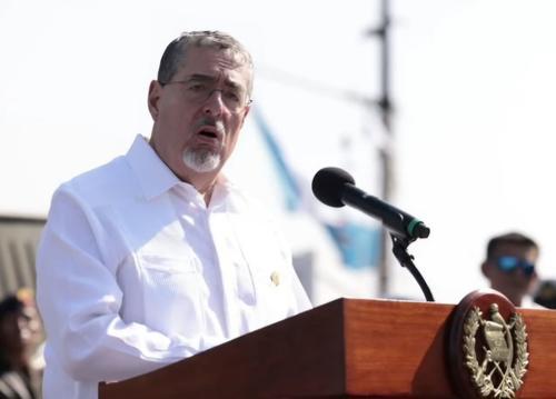 El presidente Bernardo Arévalo felicitó la labor de la Marina Nacional y externó su apoyo a la entidad. (Foto: SCSP)