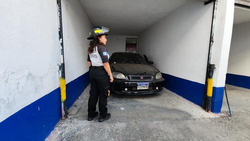 Este es el vehículo hallado en la habitación del autohotel. (Foto: Bomberos Voluntarios)