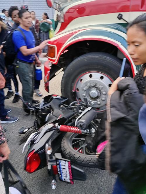 La fallecida fue identificada por familiares como Yasmín Carolina Mosquito Chajón de 21 años, quien conducía una motocicleta. (Foto: Bomberos Municipales)