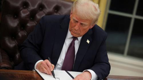 El presidente de Estados Unidos, Trump, ordenó pausar las transferencias de fondos a la OMS en su primer día de segundo mandato, alegando que la OMS lo había "estafado". (Foto: Reuters)