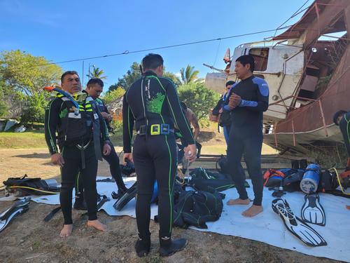 El rescate del cuerpo contó con la participación de más de 20 miembros de los Bomberos Voluntarios, incluyendo la sección de Rescate de Hombres Rana. (Foto: Bomberos Voluntarios) 