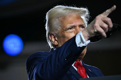 "Para garantizar que tengamos la fuerza de combate más letal del mundo, eliminaremos la ideología transgénero de nuestras fuerzas armadas" expresó Trump. (Foto: Mandel NGAN / AFP)