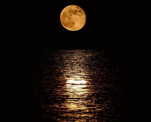 La órbita de la Luna es elíptica. (Foto: Anónima, cortesía Edgar Castro Bathen).