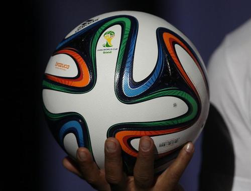 El balón oficial del Mundial fue presentado hoy en Río de Janeiro, Brasil. (Foto: EFE)