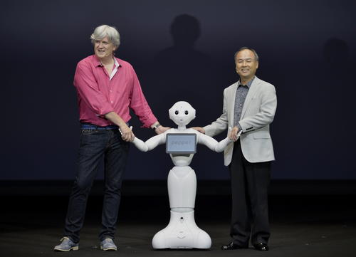"Pepper" es descrito por los desarrolladores como el "primer robot personal del mundo que lee las emociones". (Foto: EFE/Franck Robichon)