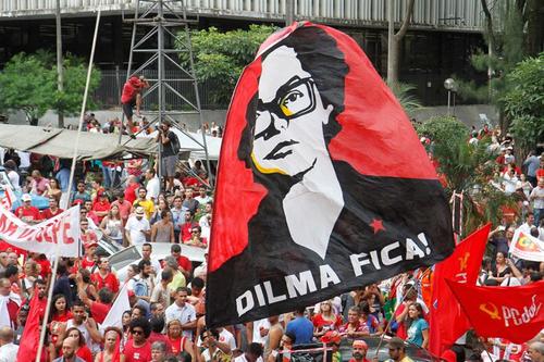 Miles de brasileños han manifestado en contra de la presidenta Dilma Roussef por considerar que pretende proteger a su antecesor, Luiz Ignacio Lula Da Silva. (Foto: EFE)
